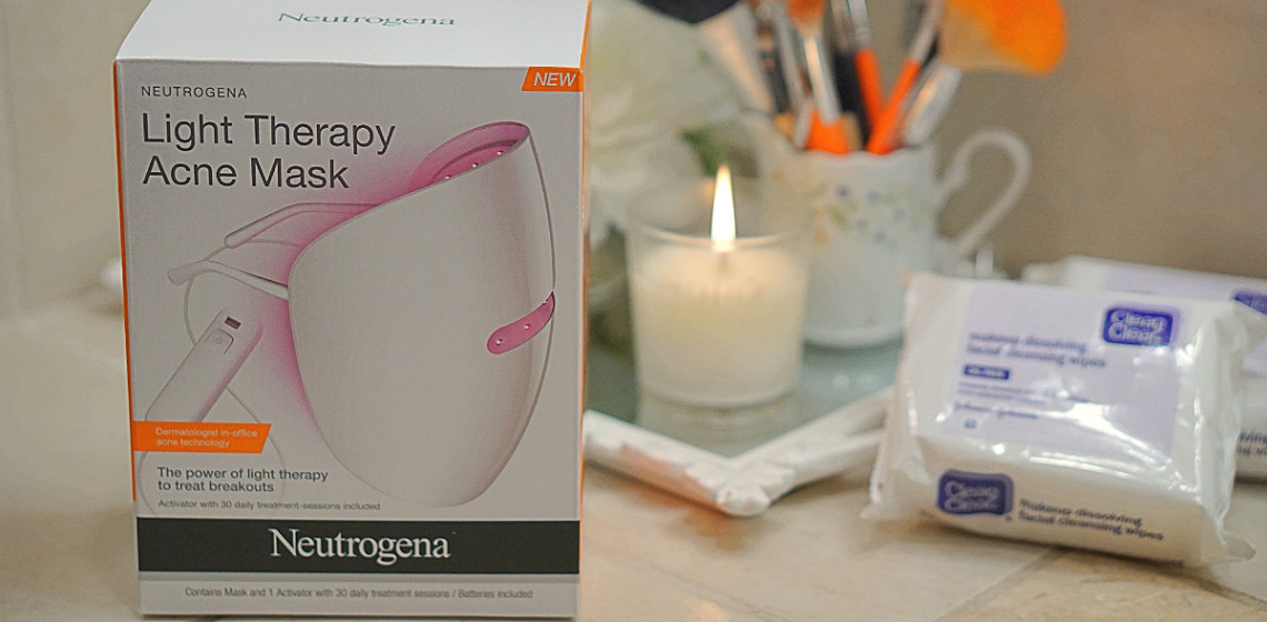 How To Get Clear Skin with The Neutrogena Light Therapy Acne Mask