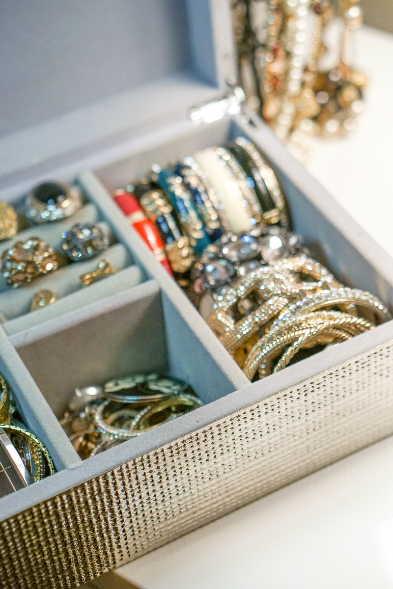 A Comparison of Popular Resale and Consignment Websites That Sell Your Fashion & Accessories
